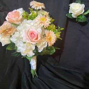 Elegant Floral Bouquet with Pink and White Accents
